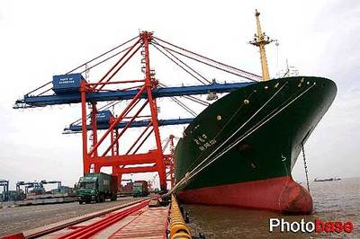 上海萬噸海船擱淺福建泉州灣，貿(mào)易運輸面臨嚴峻挑戰(zhàn)